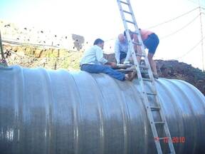 instalando planta para combustible estación de servicio