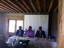 entregando informe como Presidente de la Asociacion de Medicos Veterinarios Zootecnistas de la Region Oriente del Estado de México, A.C.