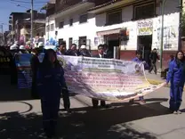 DESFILE POR INVITADO POR EL INSTITUTO DE INVESTIGACIÓN DE LA FACULTAD CIENCIAS DE INGENIERÍA POR ANIVERSARIO DE LA UNIVERSIDAD NACIONAL DE HUANCAVELICA