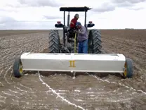 APLICACION  DE YESO AGRICOLA AL CAMPO