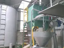Primer prensado y tanques de aceite de soja