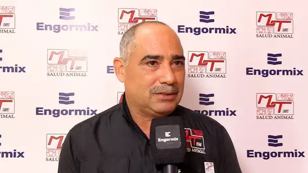 José Rafael Gómez explica estrategias de vacunación frente a la influenza aviar