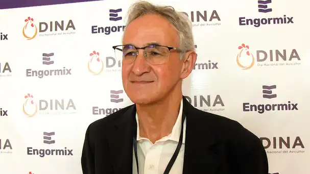 Arturo Rojas analiza el uso estratégico de vacunas frente a la influenza aviar H5N1